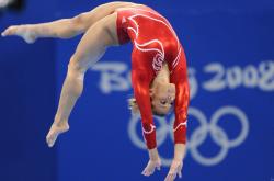 开云体育入口-接管者叙事，从墨尔本暴雨到圣西罗星光，解码两种统治的基因