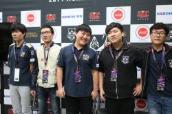 开云APP-SHR险胜EDG，Caps完成史诗逆转顶尖较量八强赛，让粉丝疯狂欢呼