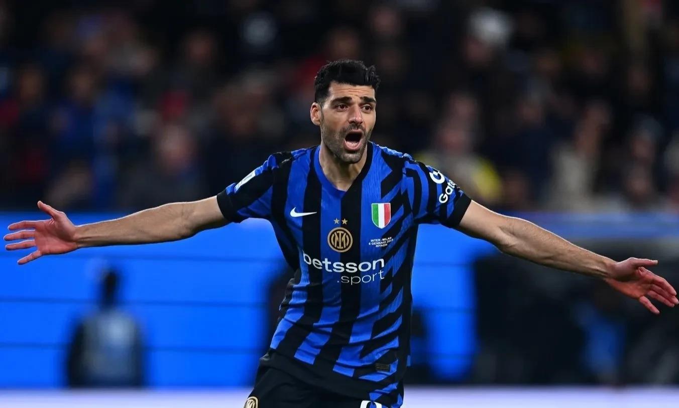 包含国米中场表现出色，球队士气高昂的词条