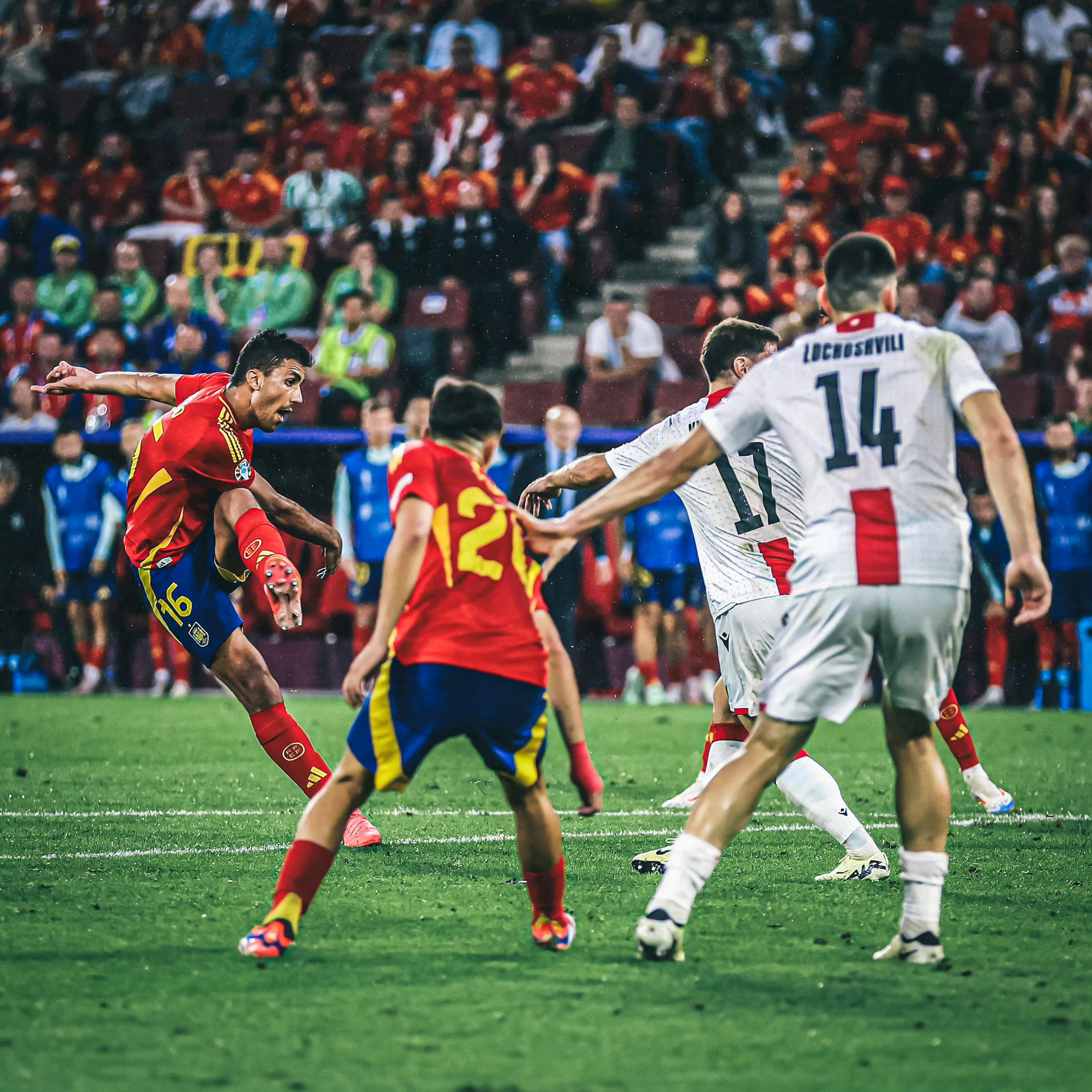 欧洲联赛中的比赛场面引人入胜,扣人心弦的简单介绍 欧洲联赛中的比赛场面引人入胜,扣人心弦的简单介绍