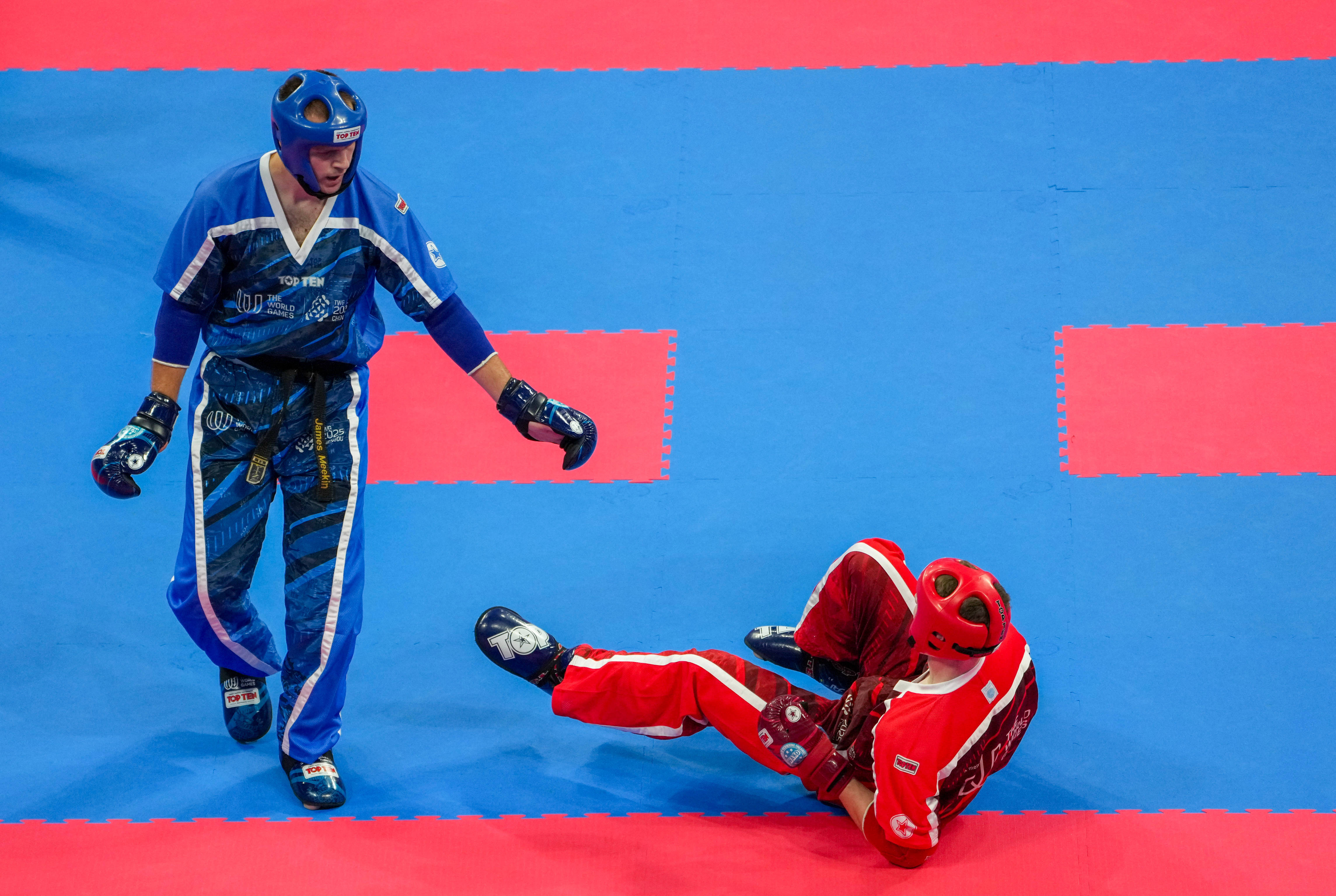 小轮车赛场硝烟弥漫，选手们搏击