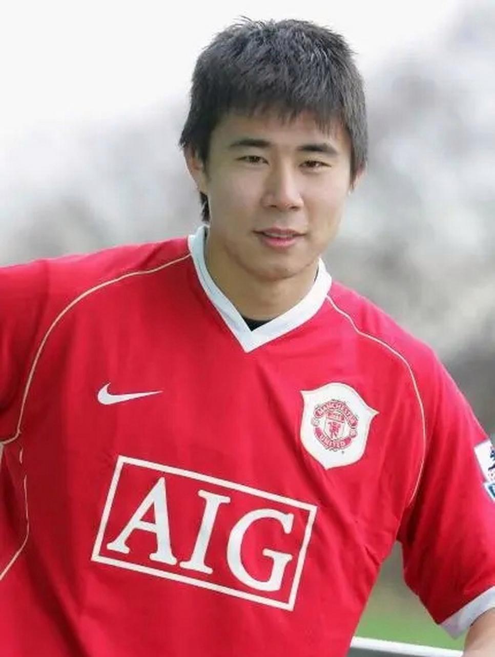 一位年轻球员在联赛中迅速崭露头角 一位年轻球员在联赛中迅速崭露头角