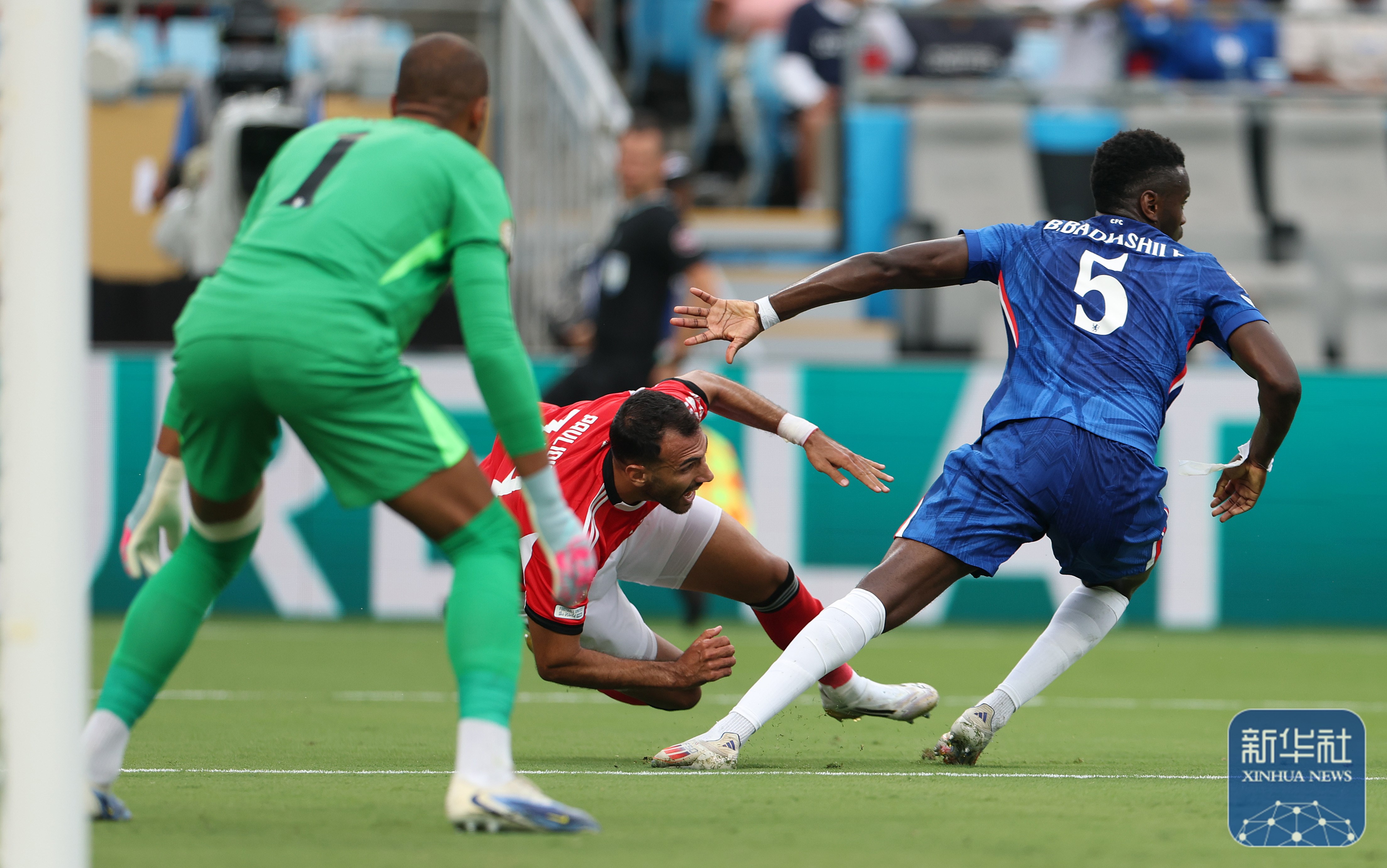 包含切尔西0比1负于马德里，胜者晋级决赛的词条