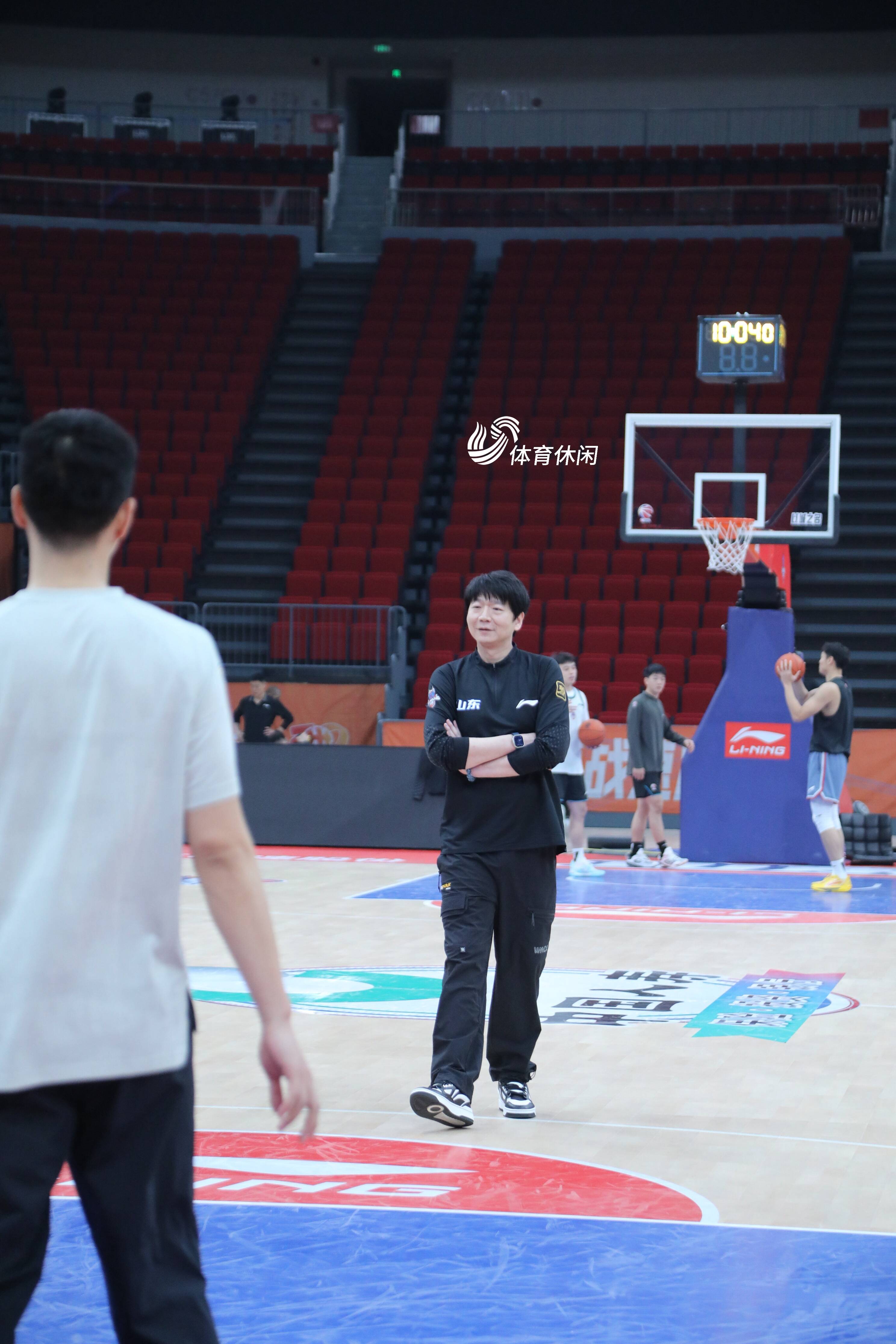 关于上海男篮险胜江苏队,积极备战下一场比赛的信息 关于上海男篮险胜江苏队,积极备战下一场比赛的信息