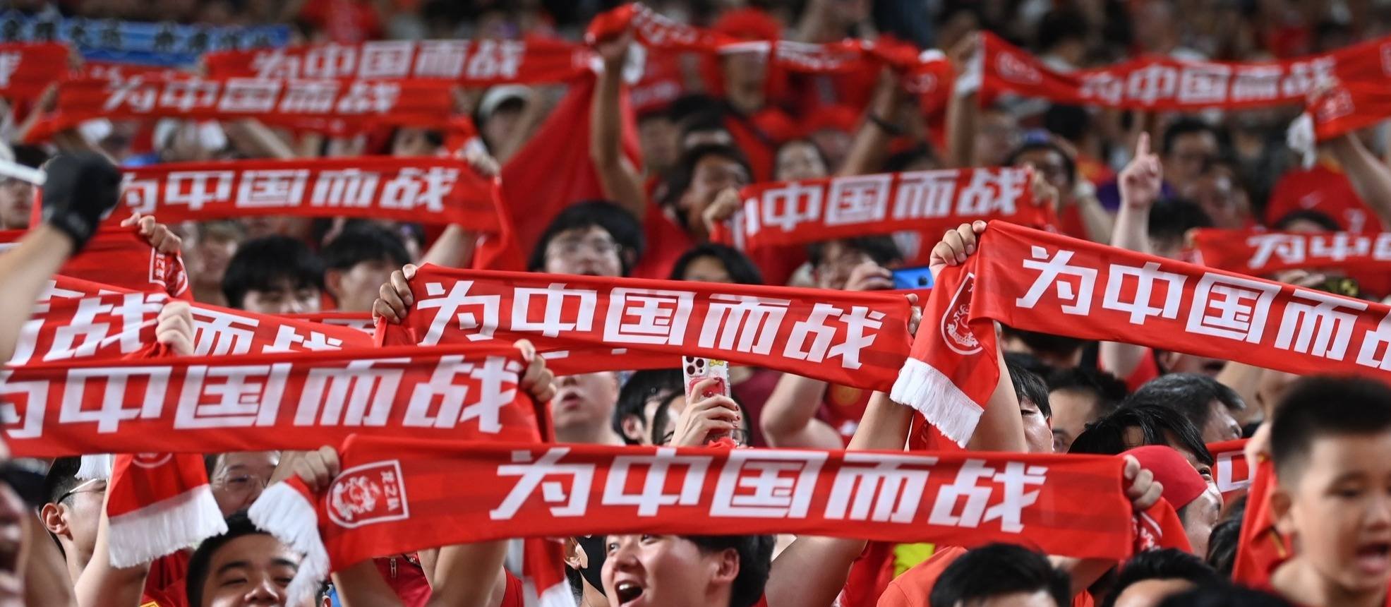 足球比赛竞争激烈，各队实力较量悬念未解的简单介绍