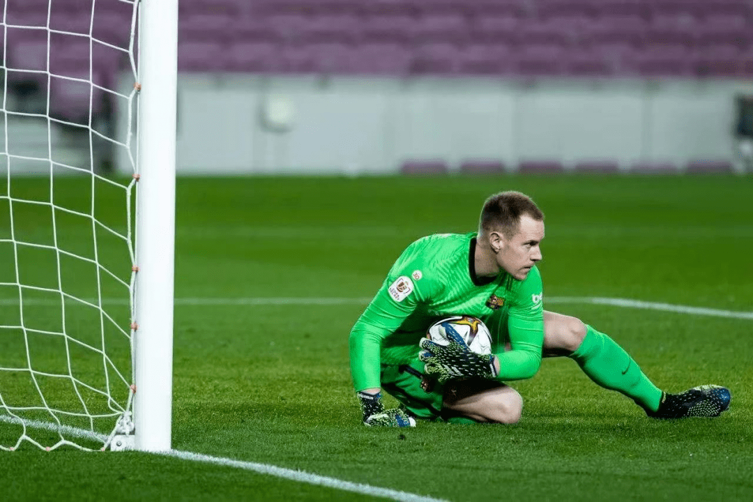 包含阿尔巴托斯惊险逆转，夺得宝贵三分！的词条