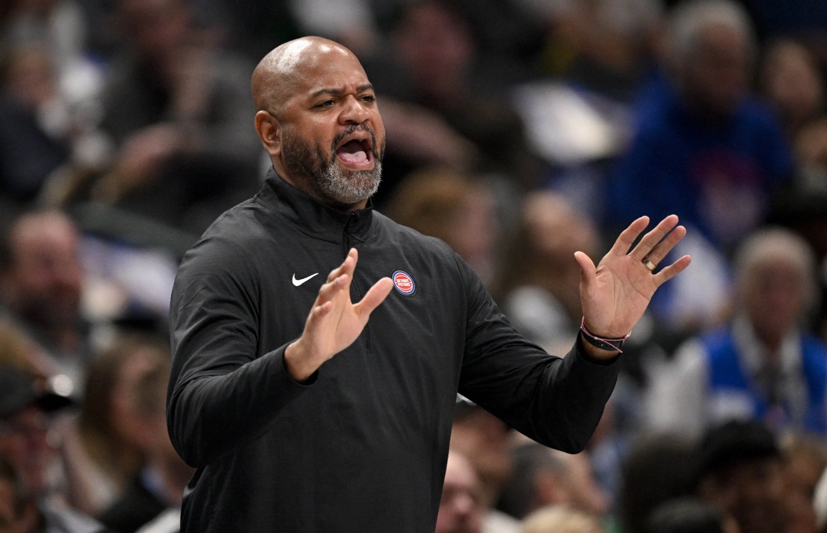 活塞后卫赛季报销，球队面临挑战