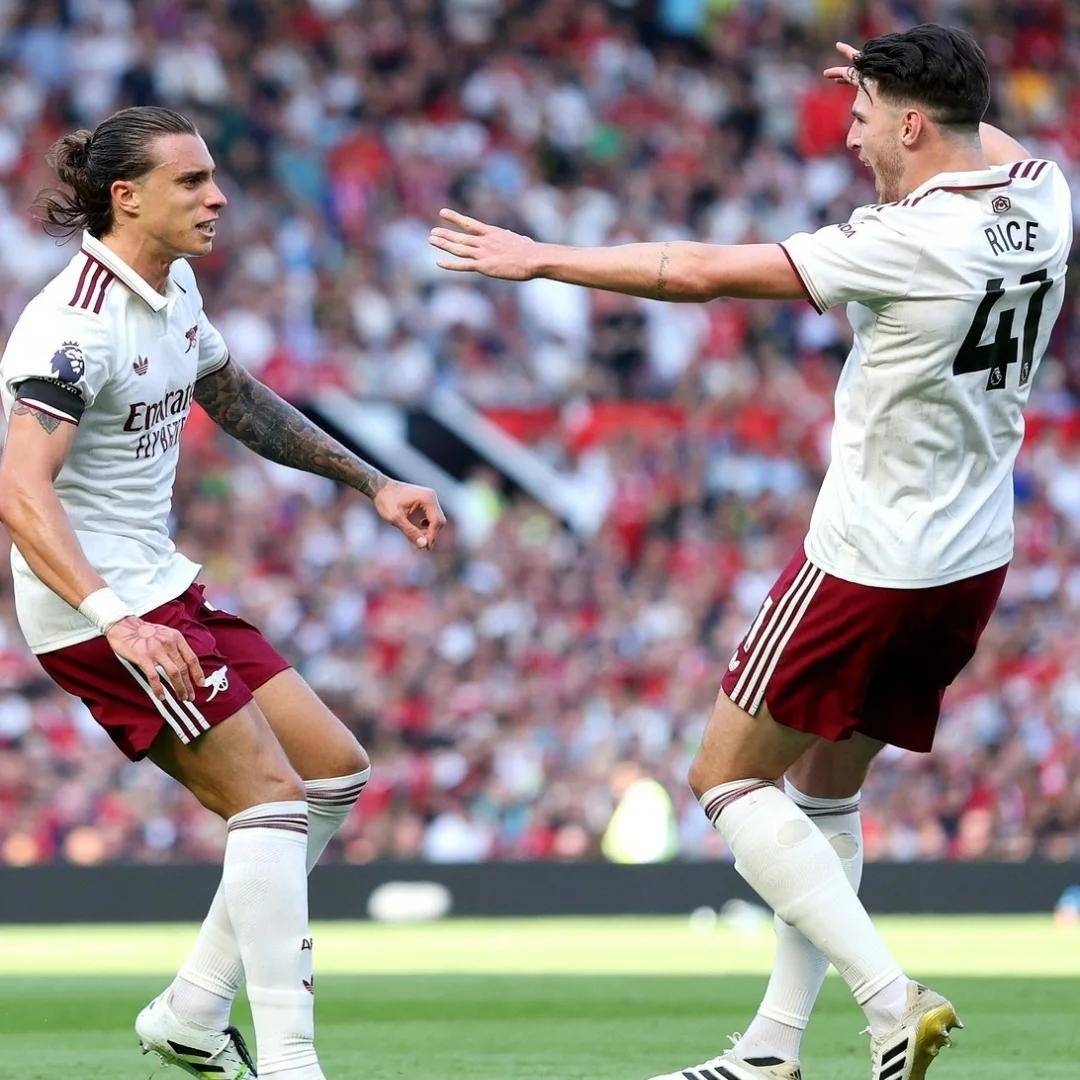 包含阿森纳球员技惊四座：年轻新星崭露头角的词条