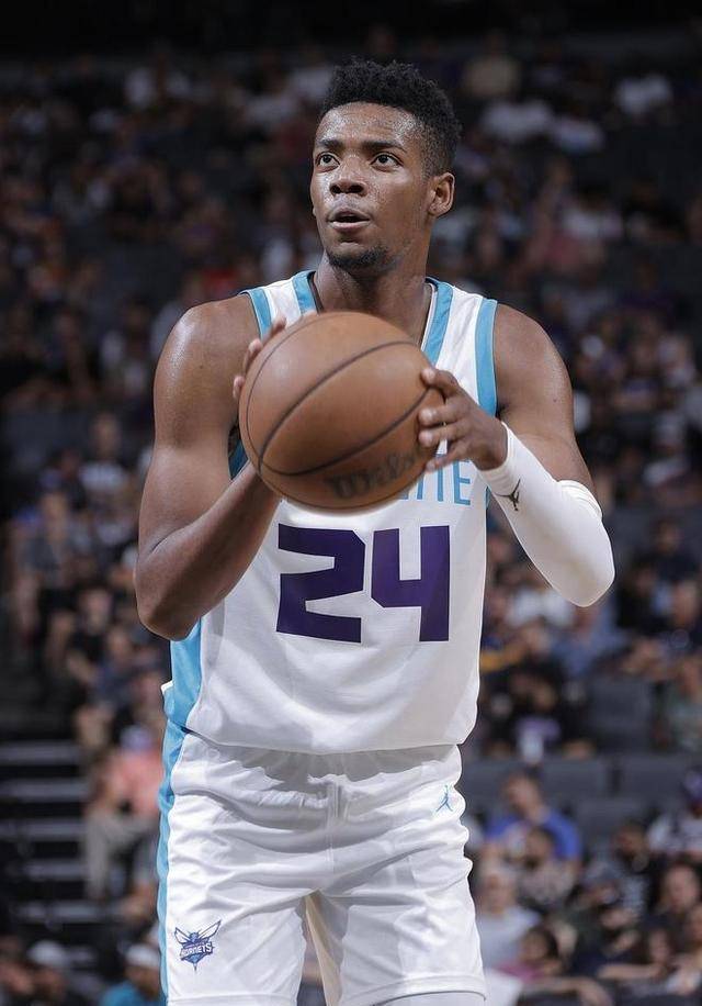 包含新秀球员崭露头角,成为球队重要得分点的词条 包含新秀球员崭露头角,成为球队重要得分点的词条