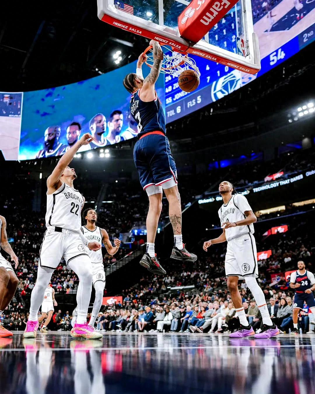 火箭惨遭快船大胜,哈登失手连续两场 火箭惨遭快船大胜,哈登失手连续两场