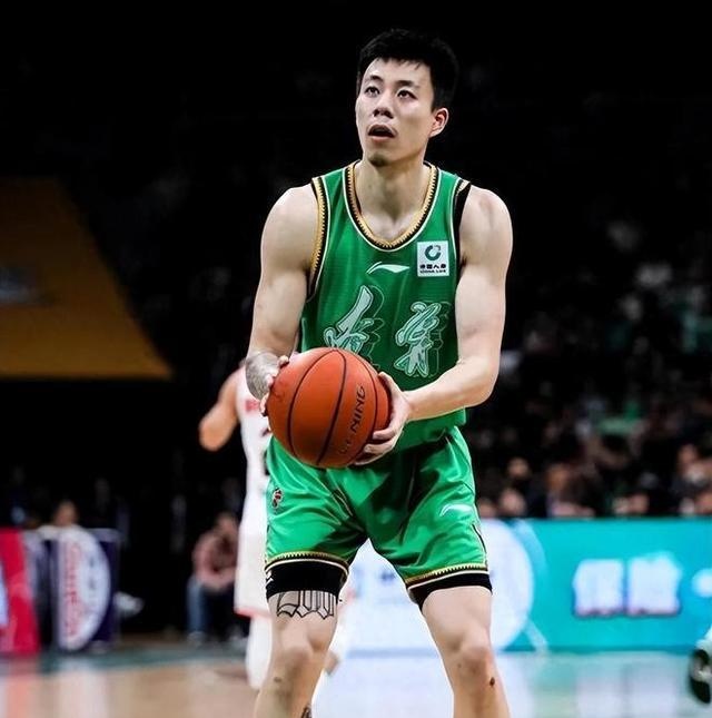 上海男篮表现突出,成为焦点球队 上海男篮表现突出,成为焦点球队