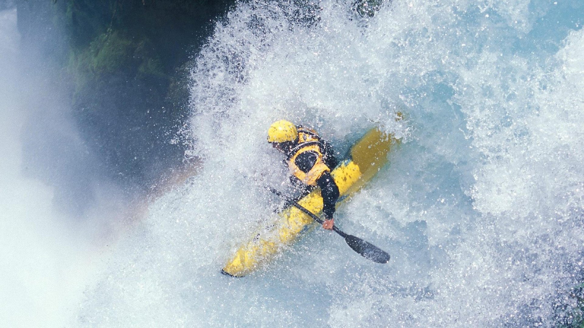 赛道的三重奏，红牛与梅赛德斯的金属巨兽，诺里斯的闪电一击