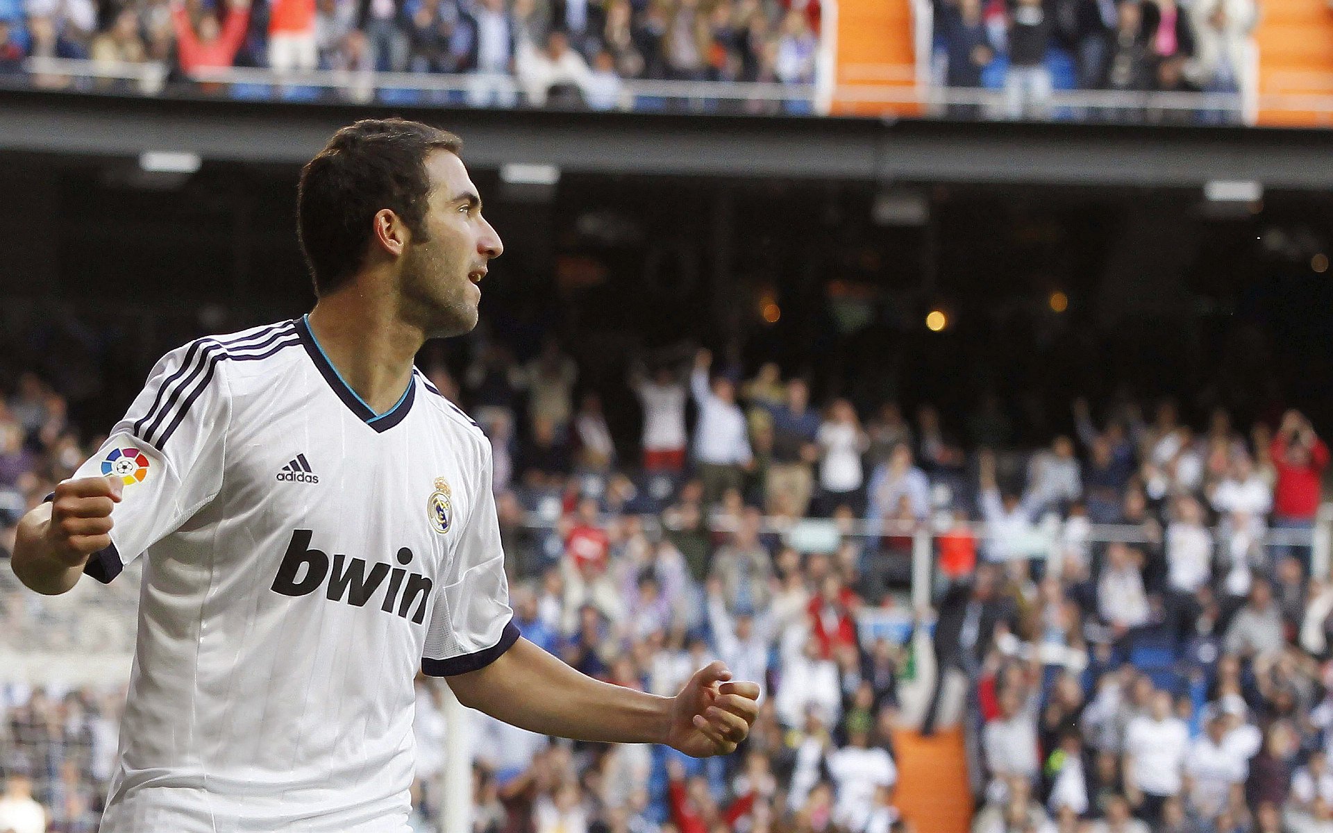 当张本智和式嘶吼响彻温布利，英格兰的胜利密码藏在乒乓球拍背面？